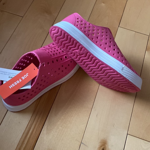 Hot pink summer water shoes - Picture 2 of 2